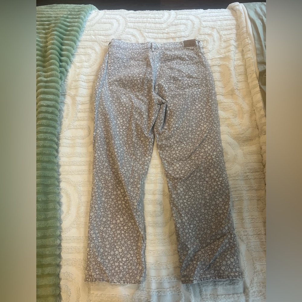 American Eagle Outfitters Straight Leg Floral Print Jeans in Light Gray - Picture 6 of 8